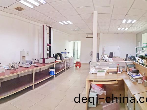 檢(jian)測設(she)備(bei)一角